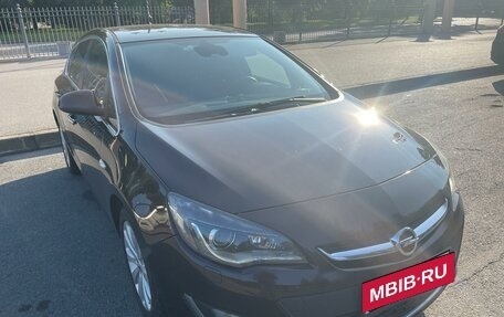 Opel Astra J, 2013 год, 1 050 000 рублей, 2 фотография