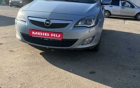 Opel Astra J, 2012 год, 820 000 рублей, 2 фотография