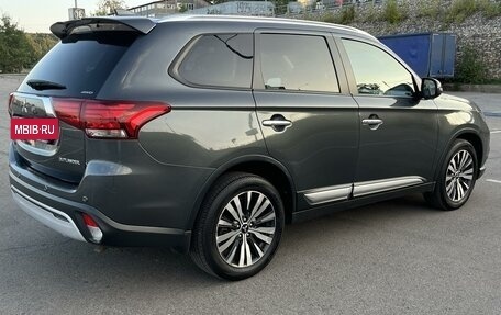 Mitsubishi Outlander III рестайлинг 3, 2019 год, 3 100 000 рублей, 6 фотография