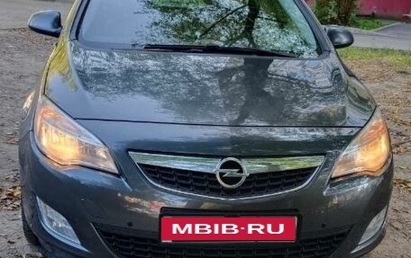 Opel Astra J, 2012 год, 870 000 рублей, 1 фотография