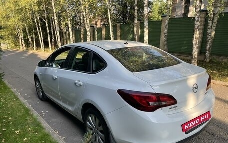 Opel Astra J, 2014 год, 996 000 рублей, 2 фотография