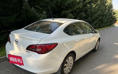 Opel Astra J, 2014 год, 996 000 рублей, 3 фотография