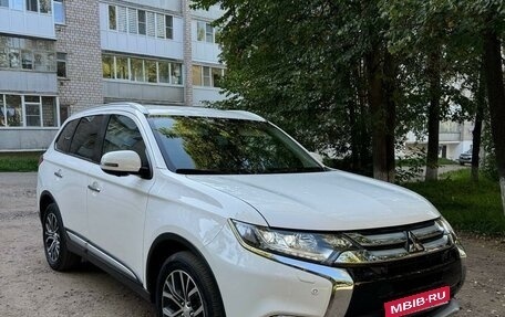 Mitsubishi Outlander III рестайлинг 3, 2018 год, 2 950 000 рублей, 1 фотография