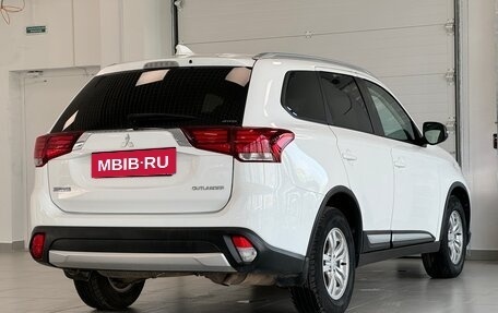 Mitsubishi Outlander III рестайлинг 3, 2017 год, 2 200 000 рублей, 4 фотография