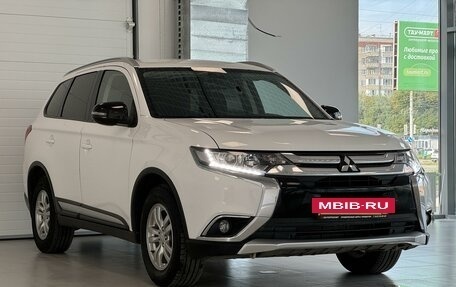 Mitsubishi Outlander III рестайлинг 3, 2017 год, 2 200 000 рублей, 3 фотография