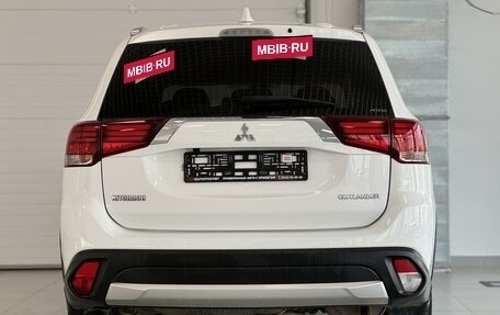 Mitsubishi Outlander III рестайлинг 3, 2017 год, 2 200 000 рублей, 5 фотография