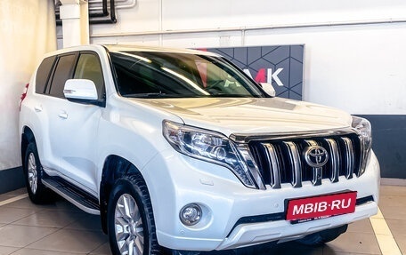 Toyota Land Cruiser Prado 150 рестайлинг 2, 2015 год, 4 003 200 рублей, 2 фотография