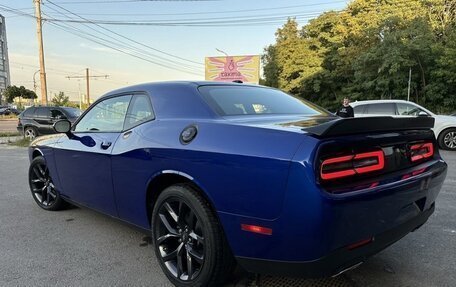 Dodge Challenger III рестайлинг 2, 2022 год, 3 500 000 рублей, 4 фотография