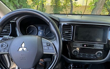 Mitsubishi Outlander III рестайлинг 3, 2018 год, 2 500 000 рублей, 9 фотография