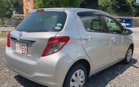 Toyota Vitz, 2014 год, 650 000 рублей, 3 фотография