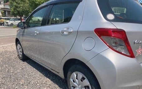 Toyota Vitz, 2014 год, 650 000 рублей, 5 фотография