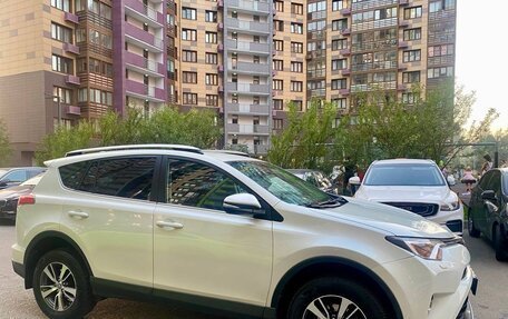 Toyota RAV4, 2017 год, 2 600 000 рублей, 6 фотография