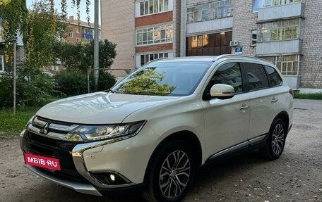 Mitsubishi Outlander III рестайлинг 3, 2018 год, 2 950 000 рублей, 2 фотография