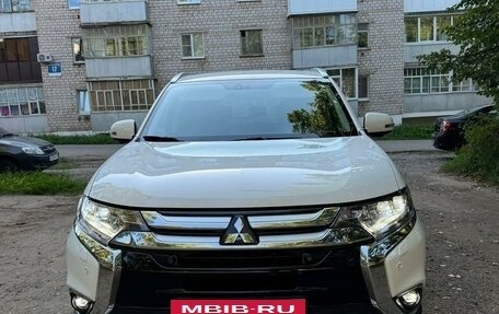 Mitsubishi Outlander III рестайлинг 3, 2018 год, 2 950 000 рублей, 3 фотография