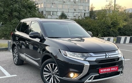 Mitsubishi Outlander III рестайлинг 3, 2018 год, 2 250 000 рублей, 1 фотография