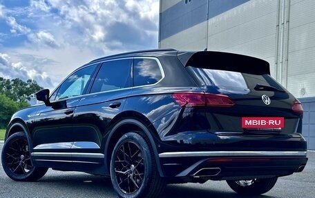 Volkswagen Touareg III, 2018 год, 5 800 000 рублей, 7 фотография