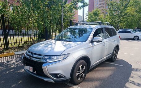 Mitsubishi Outlander III рестайлинг 3, 2015 год, 1 650 000 рублей, 2 фотография