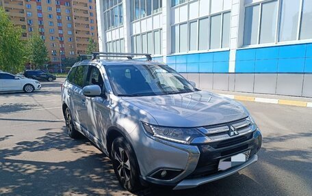 Mitsubishi Outlander III рестайлинг 3, 2015 год, 1 650 000 рублей, 3 фотография