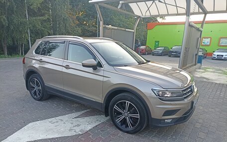 Volkswagen Tiguan II, 2017 год, 2 699 000 рублей, 2 фотография