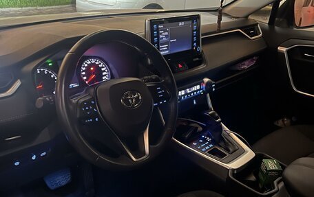 Toyota RAV4, 2021 год, 3 600 000 рублей, 4 фотография