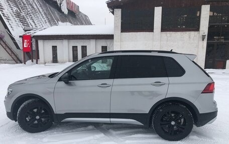 Volkswagen Tiguan II, 2019 год, 2 500 000 рублей, 4 фотография