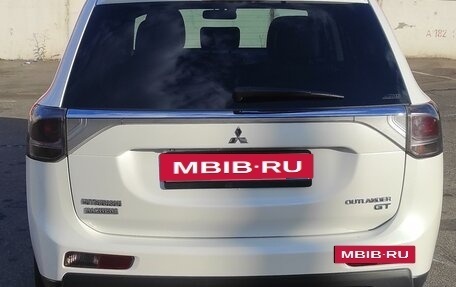 Mitsubishi Outlander III рестайлинг 3, 2013 год, 1 600 000 рублей, 3 фотография