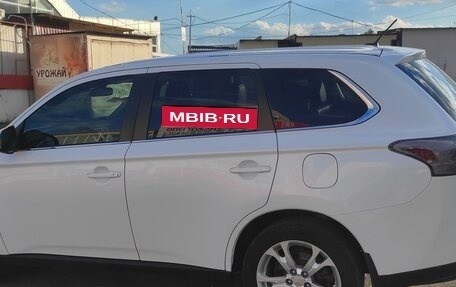 Mitsubishi Outlander III рестайлинг 3, 2013 год, 1 600 000 рублей, 4 фотография