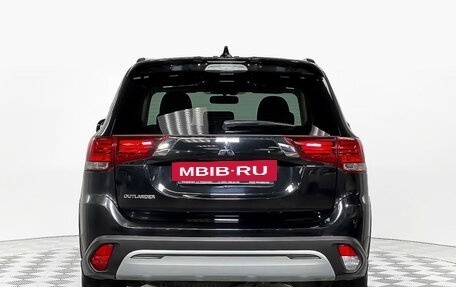 Mitsubishi Outlander III рестайлинг 3, 2022 год, 2 580 000 рублей, 6 фотография