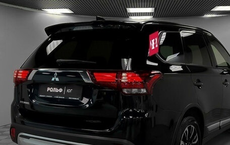 Mitsubishi Outlander III рестайлинг 3, 2022 год, 2 580 000 рублей, 20 фотография