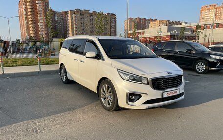 KIA Carnival III, 2019 год, 2 950 000 рублей, 3 фотография