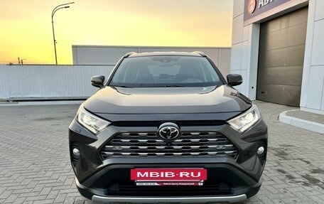 Toyota RAV4, 2020 год, 3 790 000 рублей, 2 фотография