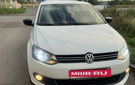 Volkswagen Polo VI (EU Market), 2014 год, 1 100 000 рублей, 24 фотография