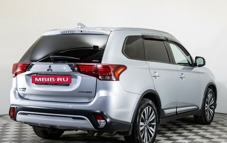 Mitsubishi Outlander III рестайлинг 3, 2019 год, 2 699 000 рублей, 5 фотография