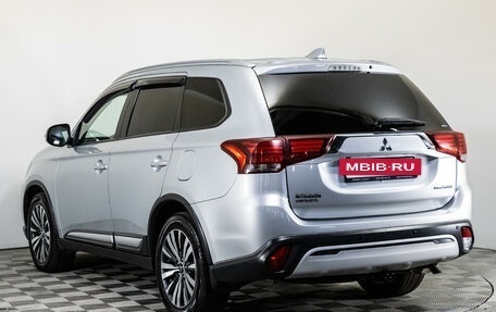 Mitsubishi Outlander III рестайлинг 3, 2019 год, 2 699 000 рублей, 7 фотография