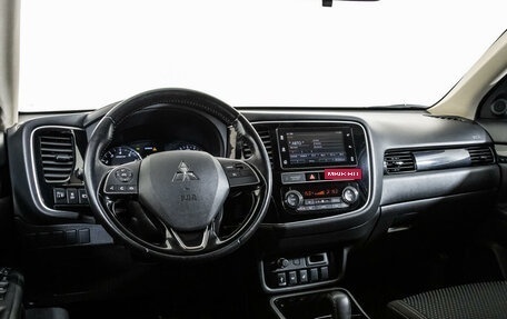 Mitsubishi Outlander III рестайлинг 3, 2019 год, 2 699 000 рублей, 11 фотография