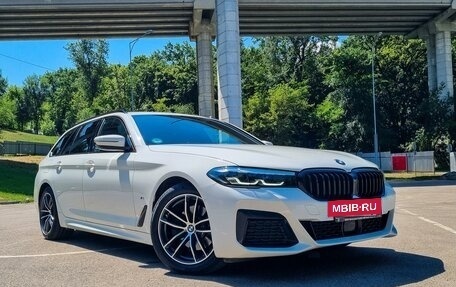 BMW 5 серия, 2020 год, 4 300 000 рублей, 2 фотография