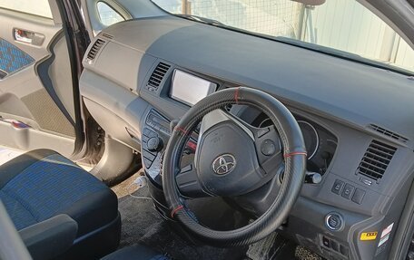 Toyota ISis I, 2015 год, 1 750 000 рублей, 8 фотография