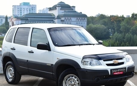 Chevrolet Niva I рестайлинг, 2017 год, 800 000 рублей, 2 фотография