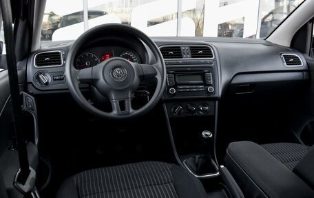 Volkswagen Polo VI (EU Market), 2011 год, 900 000 рублей, 6 фотография