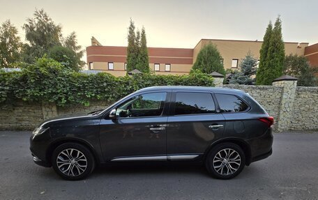 Mitsubishi Outlander III рестайлинг 3, 2017 год, 2 400 000 рублей, 8 фотография