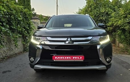 Mitsubishi Outlander III рестайлинг 3, 2017 год, 2 400 000 рублей, 3 фотография