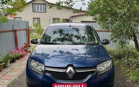 Renault Logan II, 2015 год, 650 000 рублей, 2 фотография