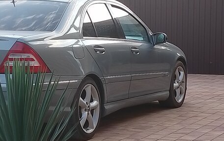 Mercedes-Benz C-Класс, 2005 год, 720 000 рублей, 3 фотография