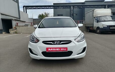 Hyundai Solaris II рестайлинг, 2014 год, 560 000 рублей, 2 фотография