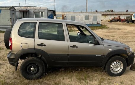 Chevrolet Niva I рестайлинг, 2018 год, 600 000 рублей, 4 фотография