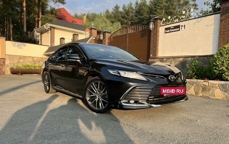 Toyota Camry, 2023 год, 4 190 000 рублей, 2 фотография