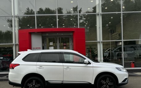 Mitsubishi Outlander III рестайлинг 3, 2019 год, 2 000 000 рублей, 4 фотография