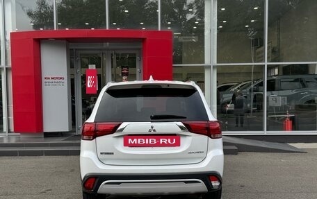 Mitsubishi Outlander III рестайлинг 3, 2019 год, 2 000 000 рублей, 6 фотография