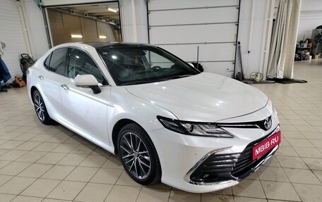 Toyota Camry, 2022 год, 3 690 000 рублей, 2 фотография