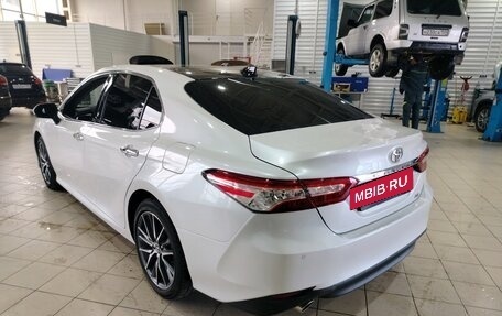 Toyota Camry, 2022 год, 3 690 000 рублей, 4 фотография